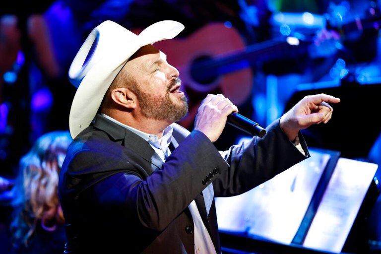 Garth Brooks’s ‘title bout’ concert registers as an earthquake