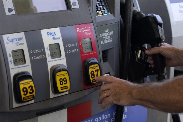 Gas could rise above $6 per gallon by end of summer: Experts