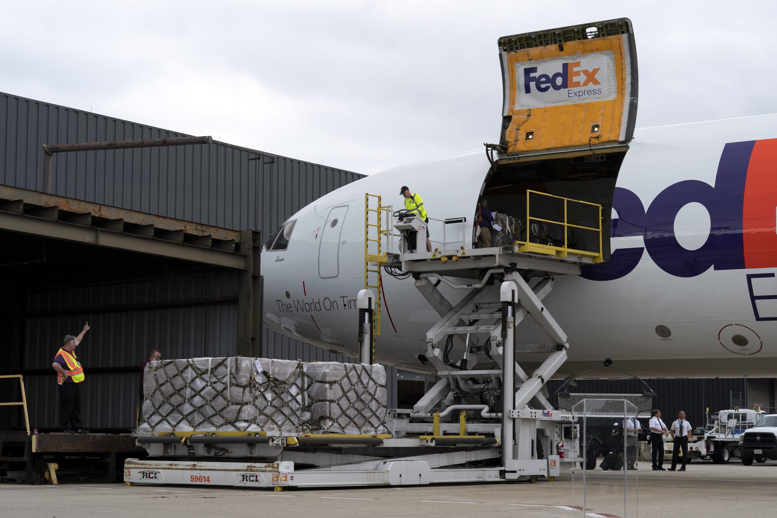 FedEx airport maintenance operations are leaving California to save costs
