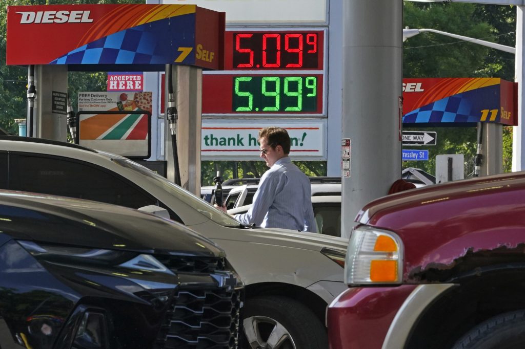 Bidenomics strikes again: Real household income suffers biggest drop since Great Recession