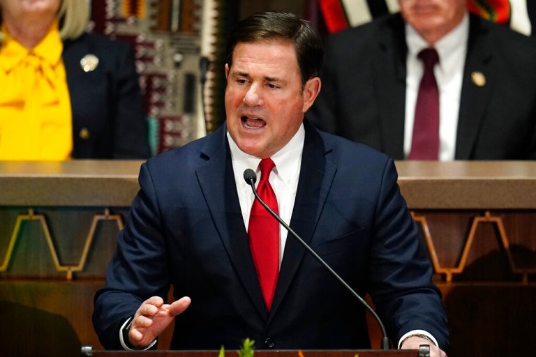 Arizona governor signs bill to ban public from videotaping police within 8 feet
