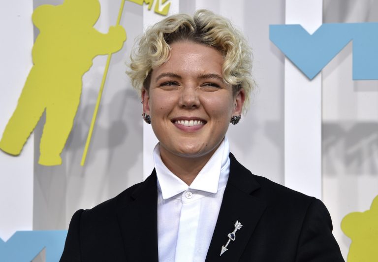 Who is Betty Who, the performer at Biden’s 2023 Pride celebration?