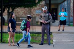 Uvalde students greeted by comfort dogs following massacre