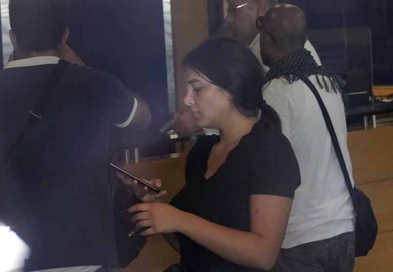 Woman uses toy gun to extract funds from Lebanese bank: Report