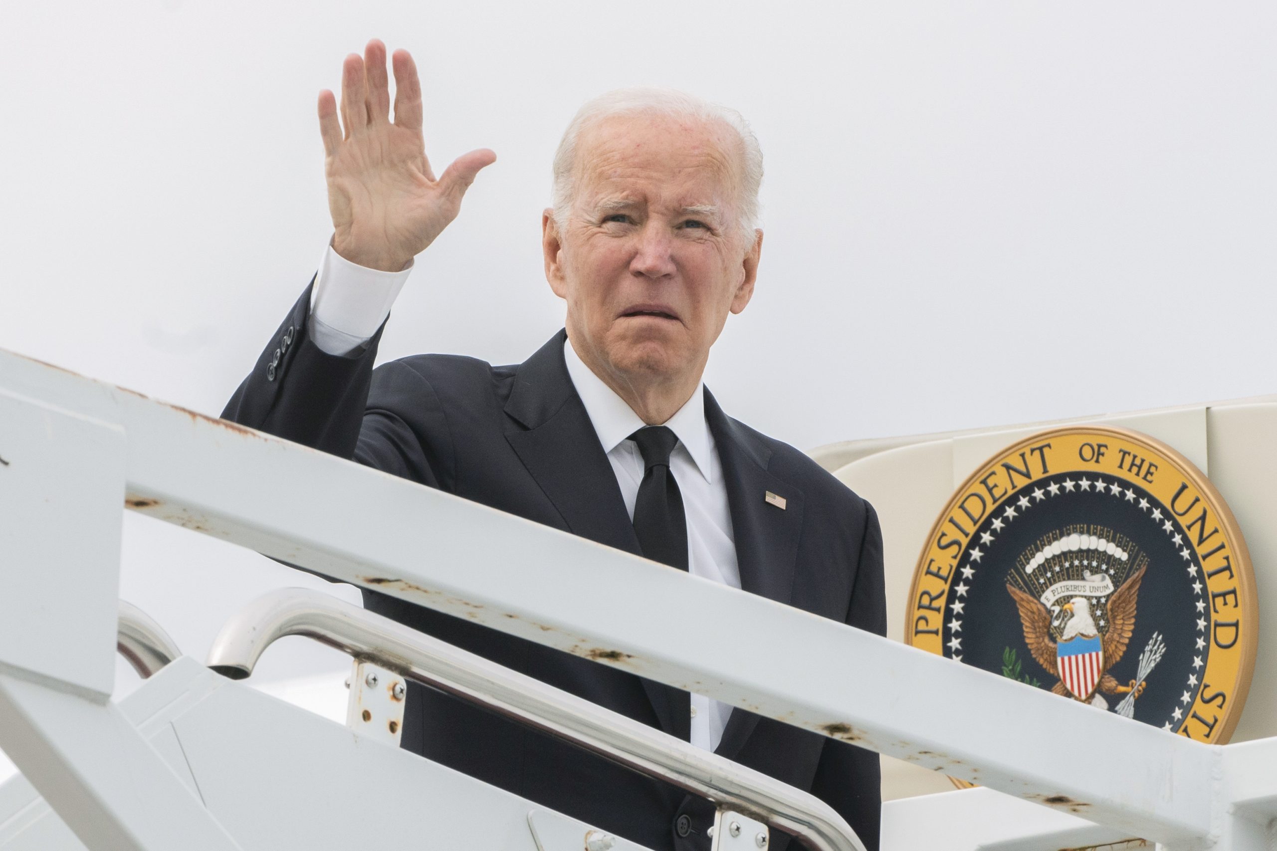 Biden attends private memorial for Antony Blinken’s Clinton-era ambassador father