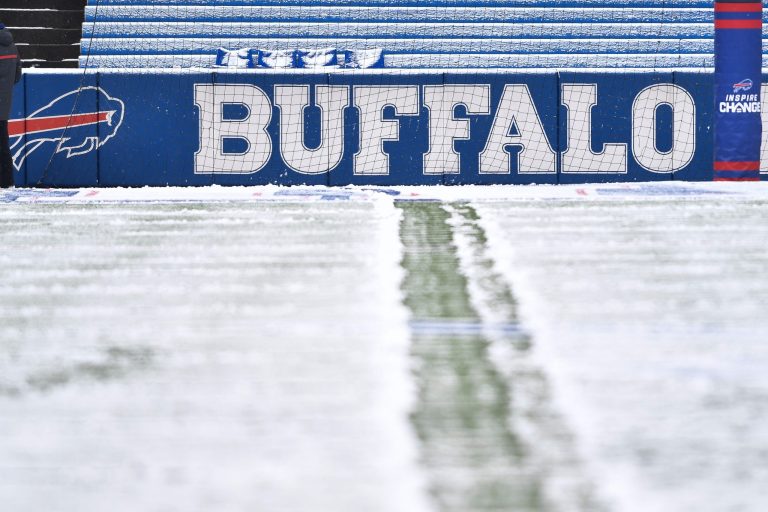 Dolphins-Bills game in Buffalo to be hit by up to two feet of snow this weekend