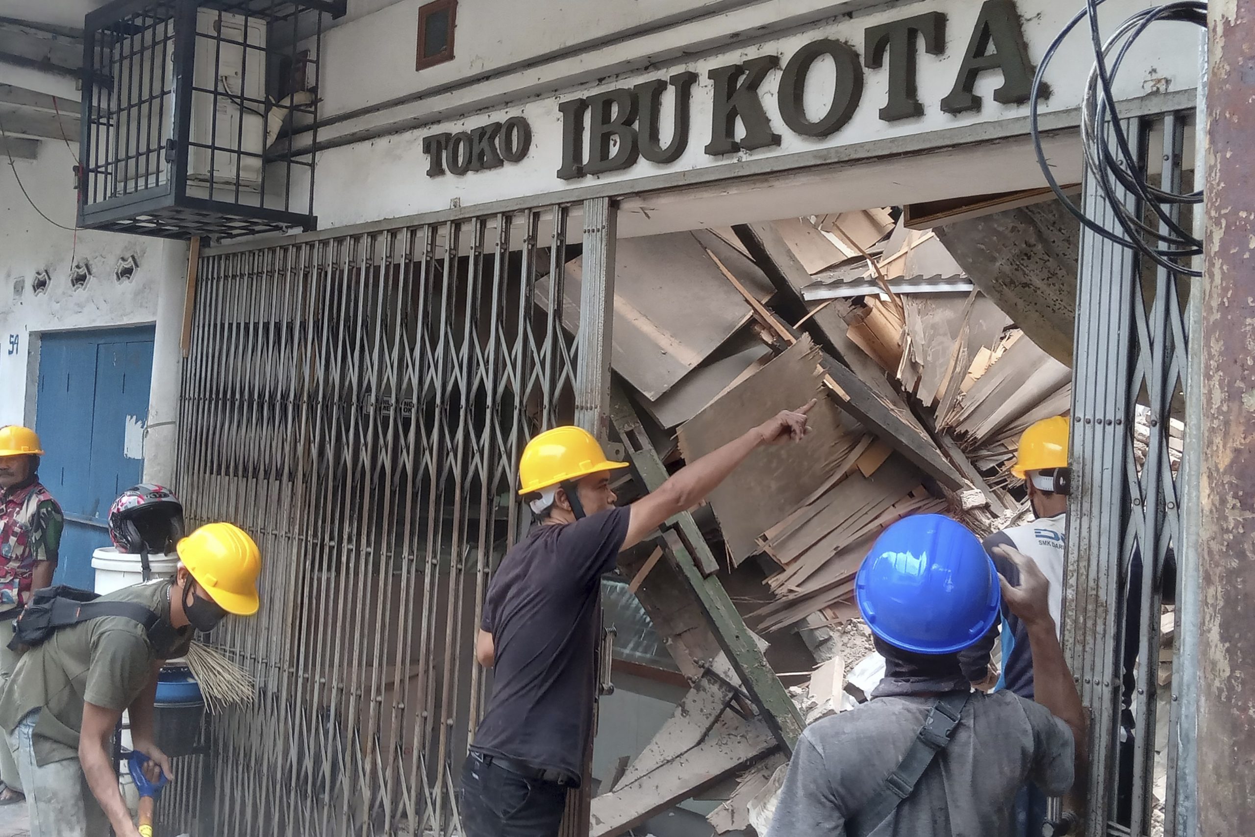 5.6 magnitude earthquake shakes Java island in Indonesia