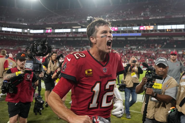 WATCH: Tom Brady leads record-setting comeback after f-bomb tirade against teammates on sideline