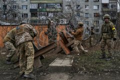 Ukraine aims for February peace summit as Russian attacks and threats continue