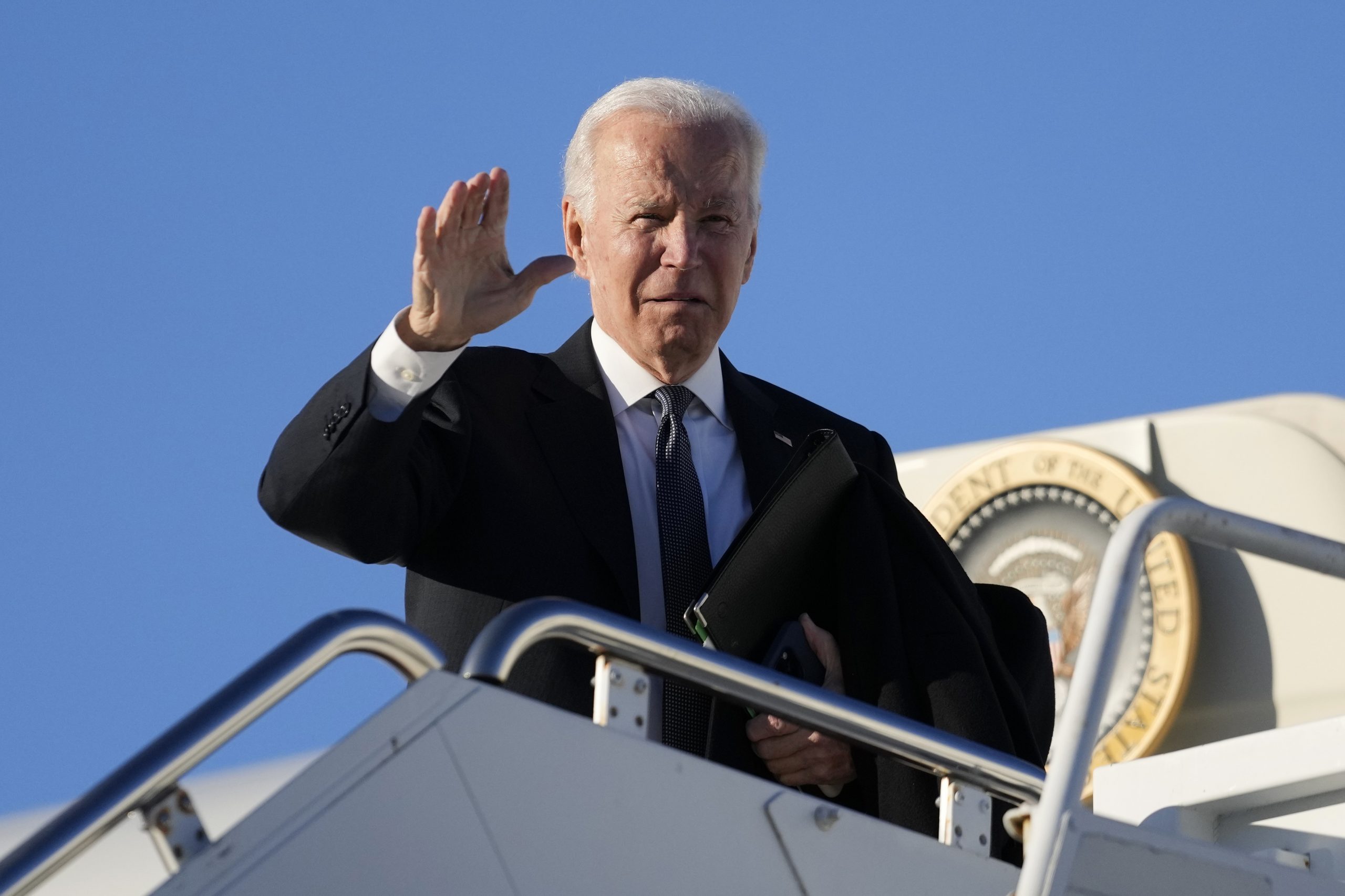Obama ethics chief blasts Biden’s ‘inexcusable neglect’ of classified documents