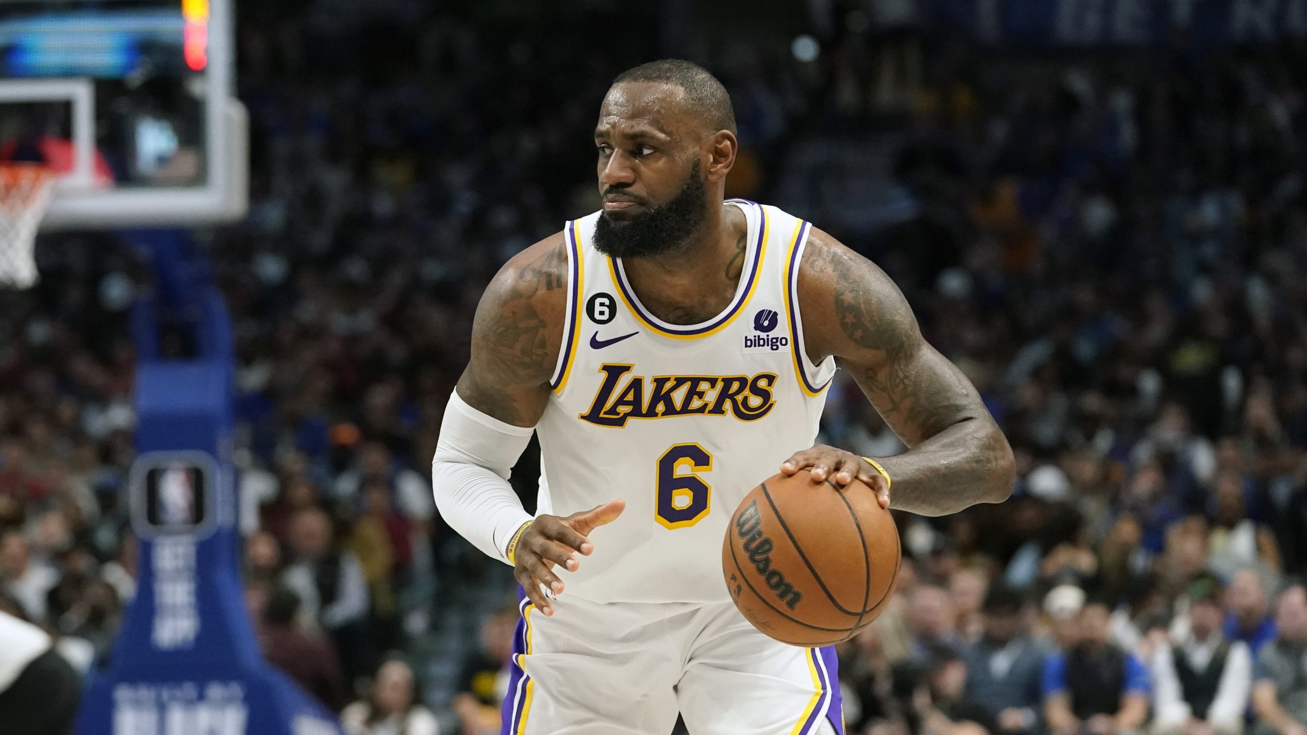 LeBron James possibly out for weeks with right foot injury: Report