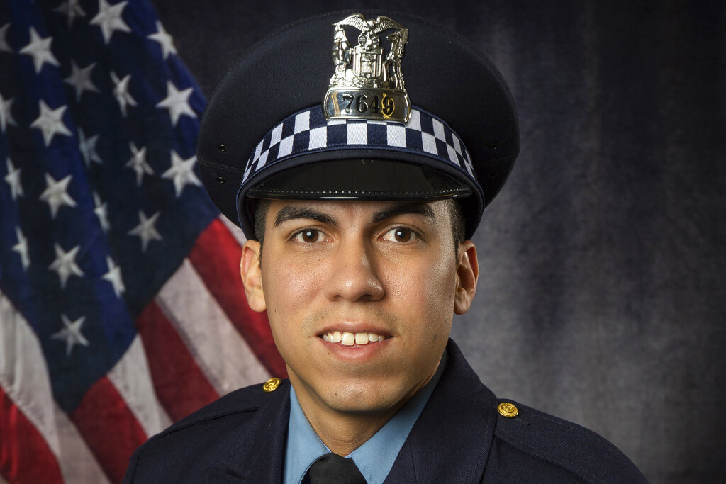 Chicago officer dies after being shot repeatedly while pursuing suspect