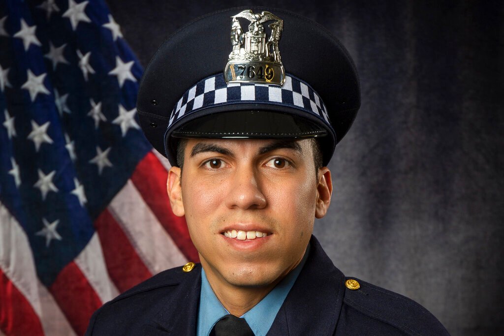 Chicago officer dies after being shot repeatedly while pursuing suspect