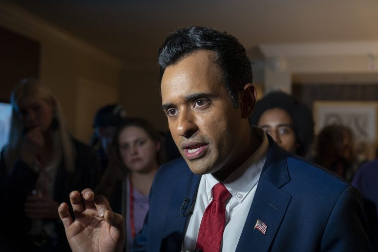Vivek Ramaswamy calls for DeSantis and Haley to condemn possible Trump indictment
