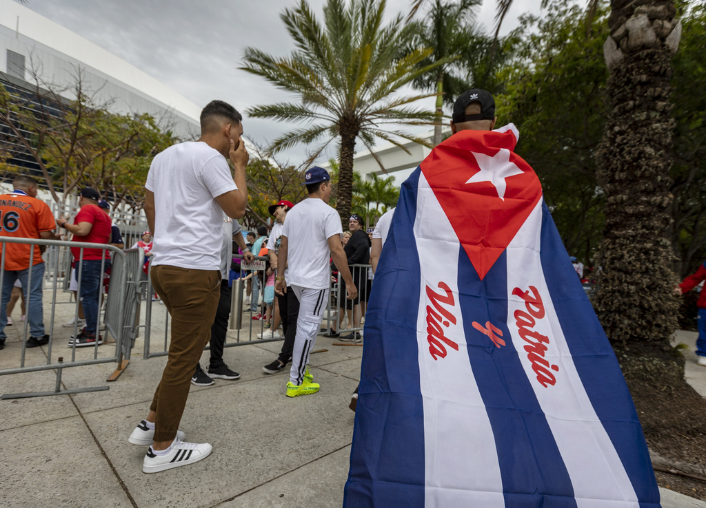 Cuban baseball player abandons team, becomes first to defect during World Baseball Classic