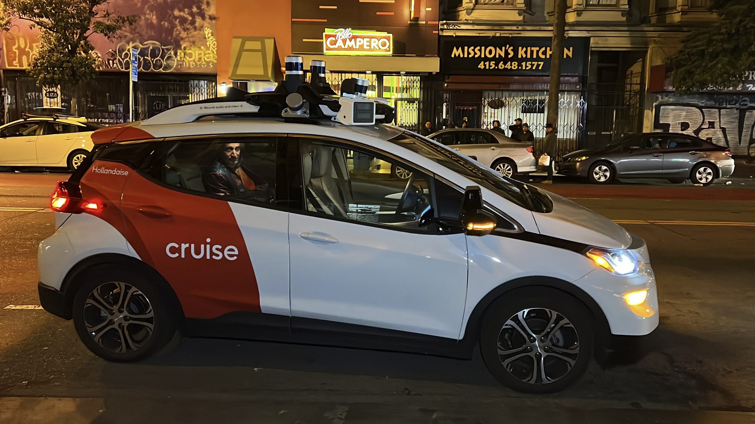 San Francisco officials ask to stop use of driverless taxis in city