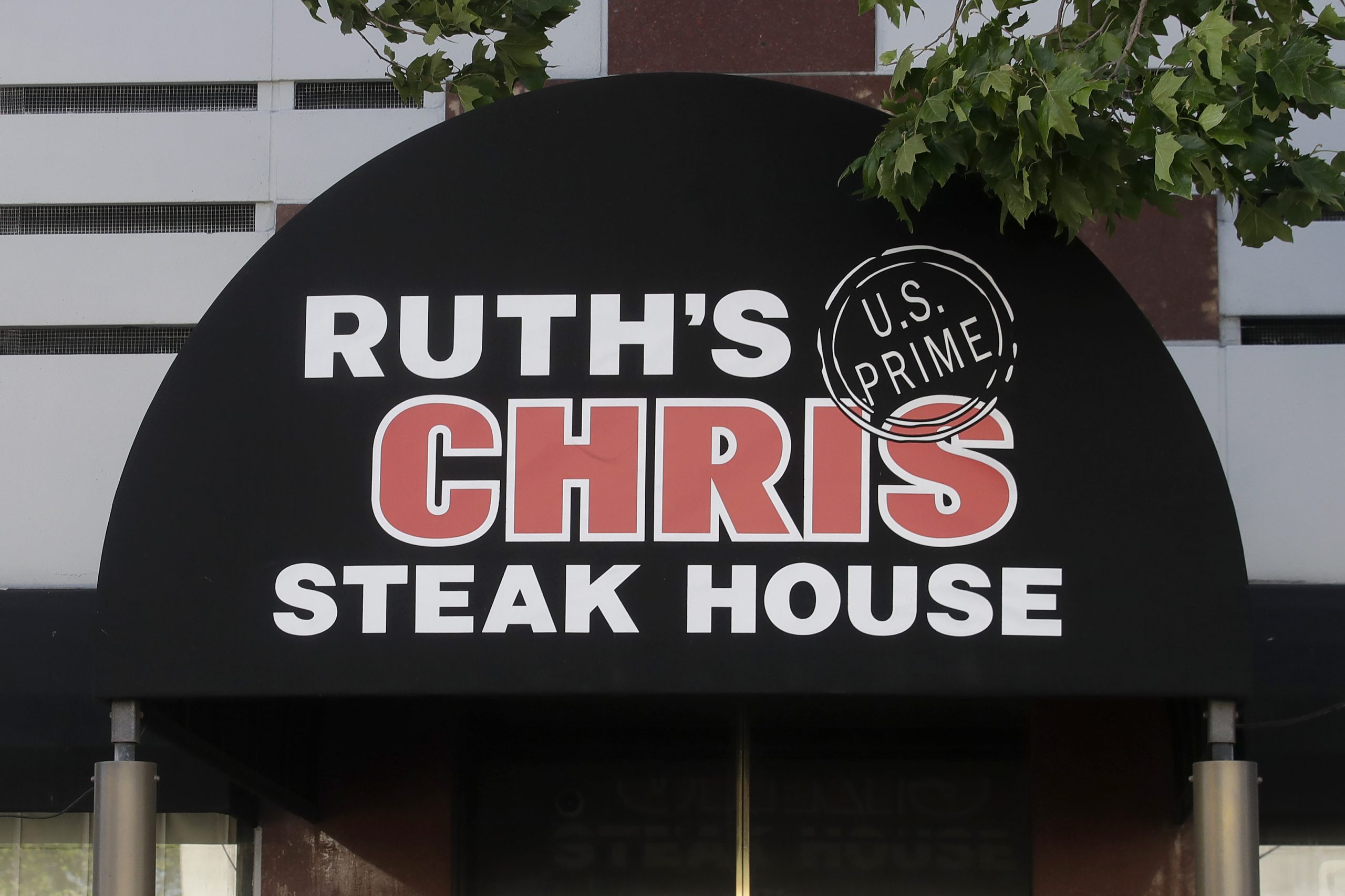 Olive Garden’s parent company brings Ruth’s Chris Steak House into fold for $715M