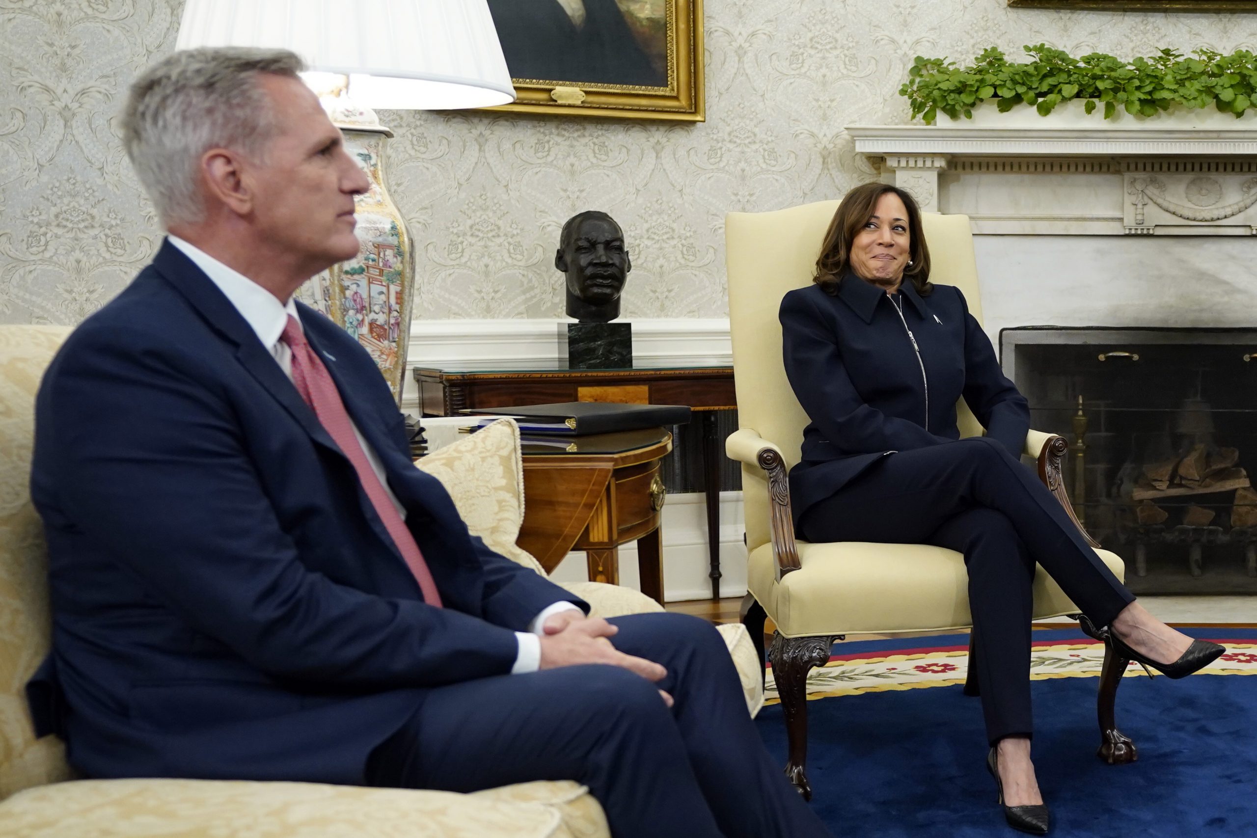 Harris to hold a briefing on debt negotiations with Biden abroad