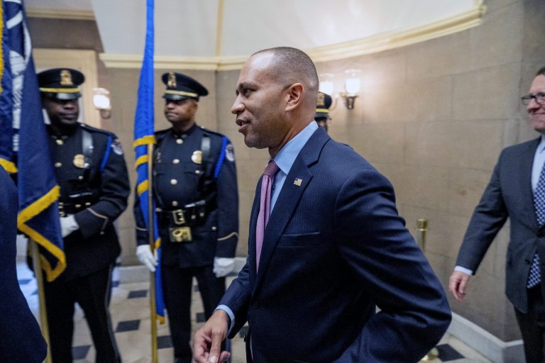 Jeffries accuses GOP leadership of allowing ‘extremists’ to halt House business