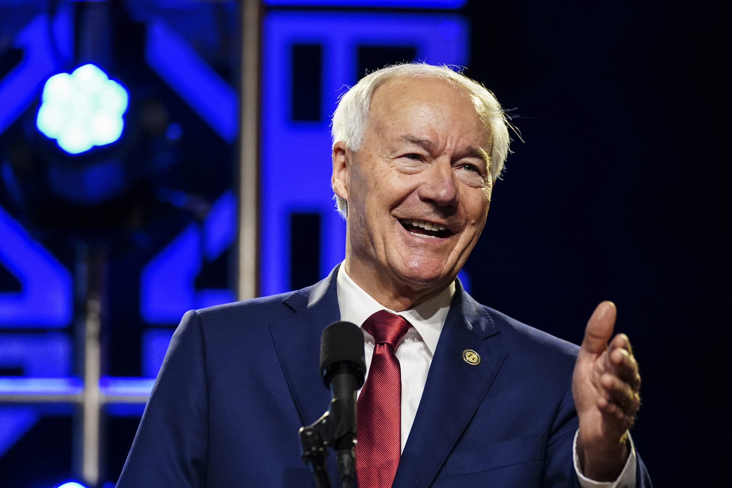 Hutchinson calls out Ramaswamy’s Trump pardon promise