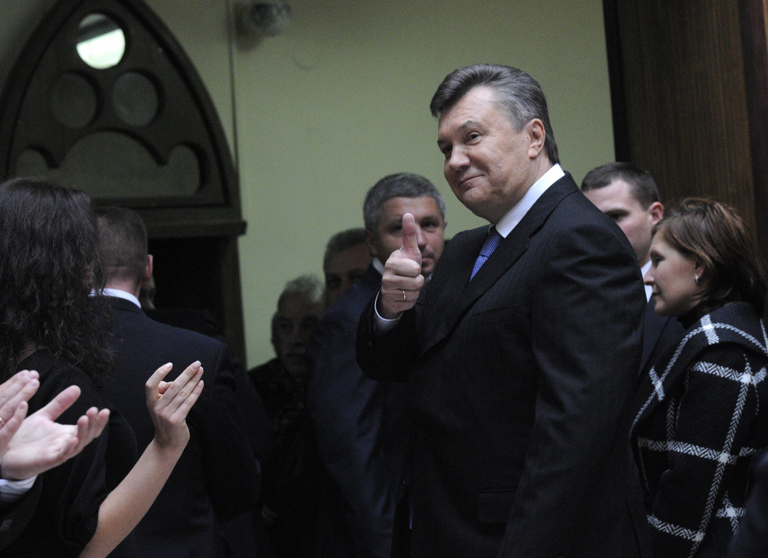 Ukrainian court orders arrest of former president on treason charges