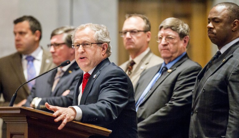 House sends bill to allow surveillance cameras on Tennessee highways back to committee