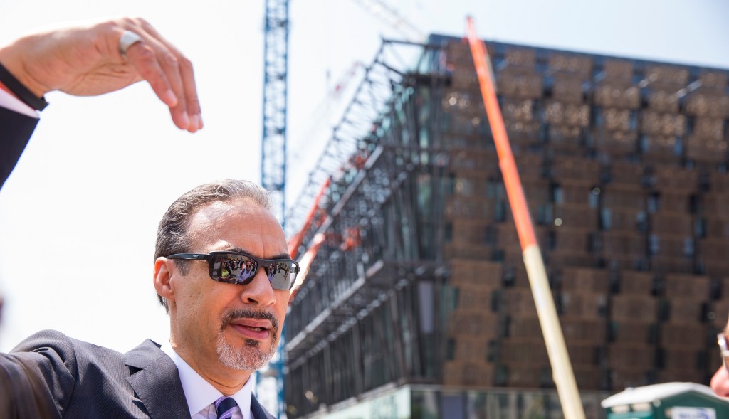 Smithsonian lectures us about the unbearable whiteness of being