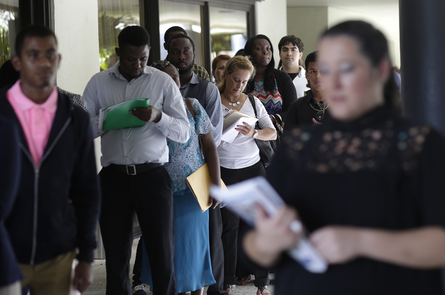 Jobless claims fall even lower to 259,000