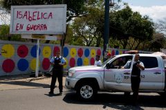 Armed pro-govt militias roil Venezuela protests