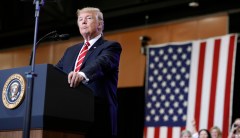 Fox News contradicts Trump, confirms thousands of anti-Trump protesters outside Phoenix rally