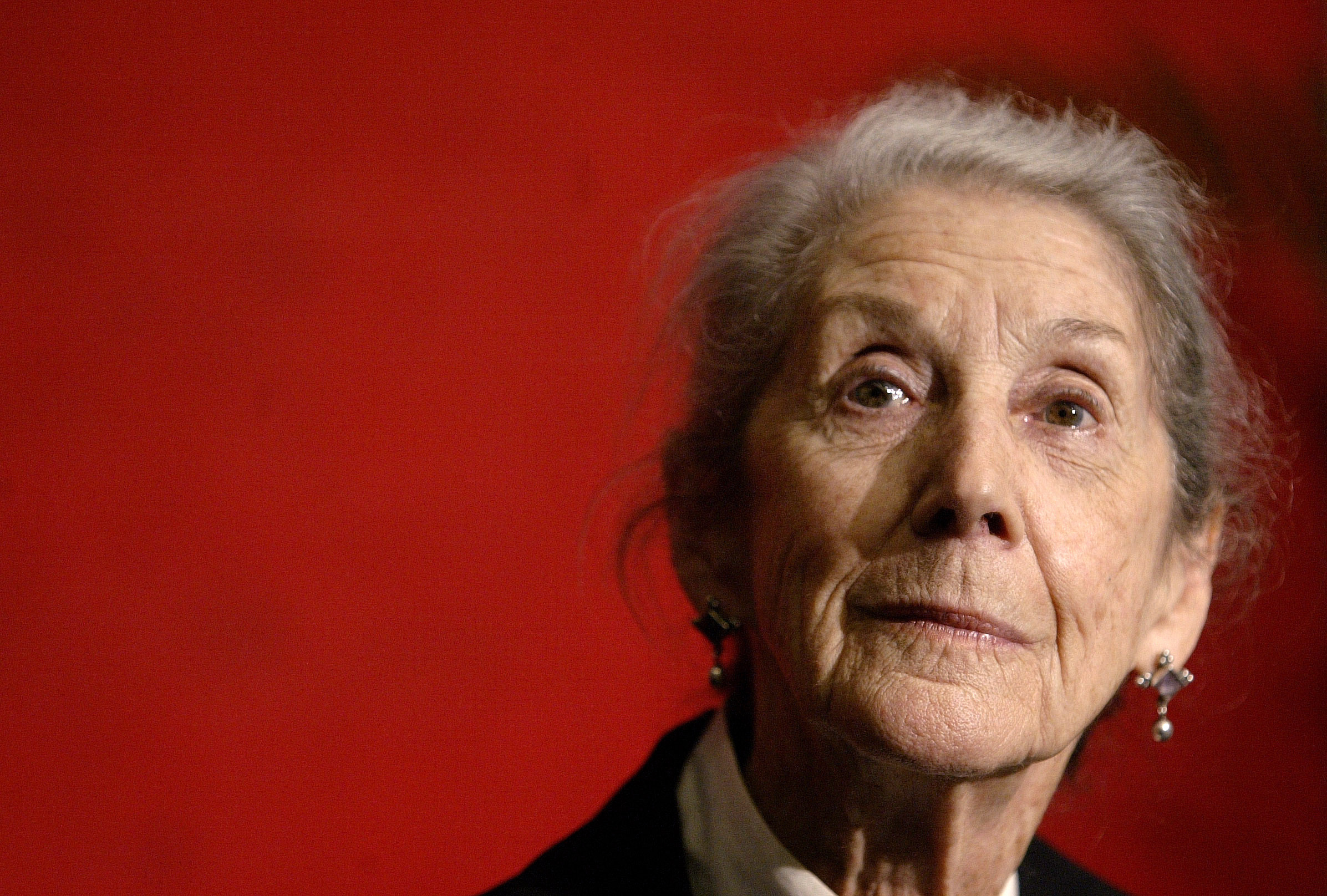 Nadine Gordimer, Nobel laureate, activist, dies
