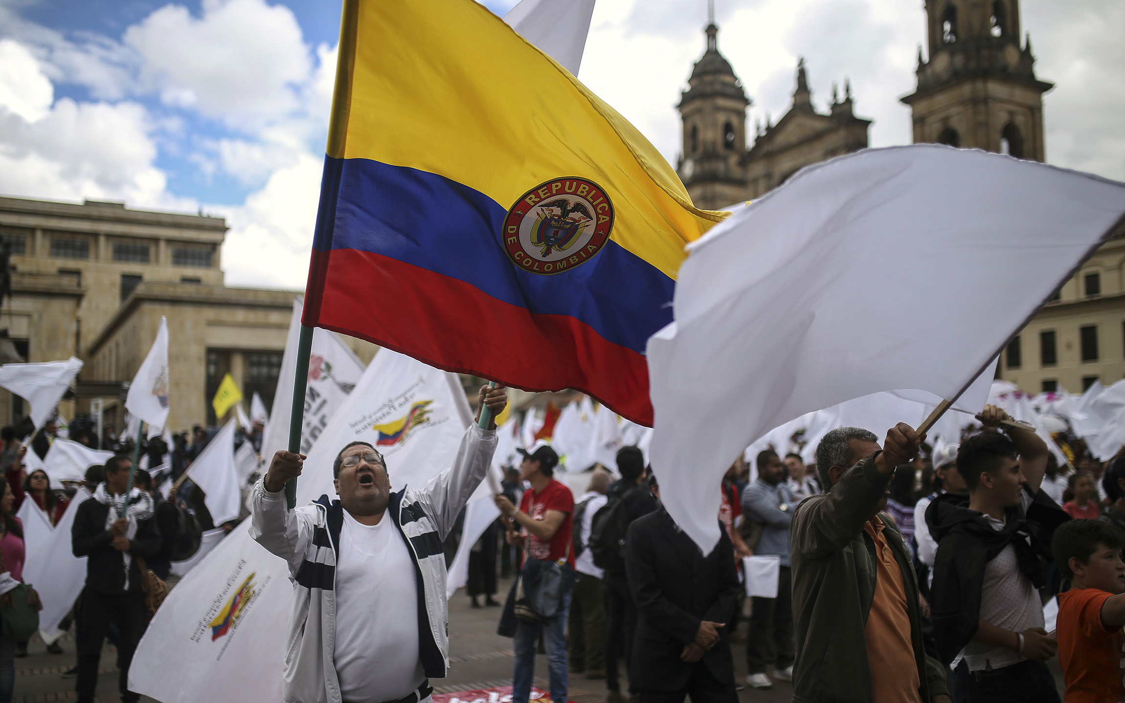 Colombia’s Congress approves historic peace deal