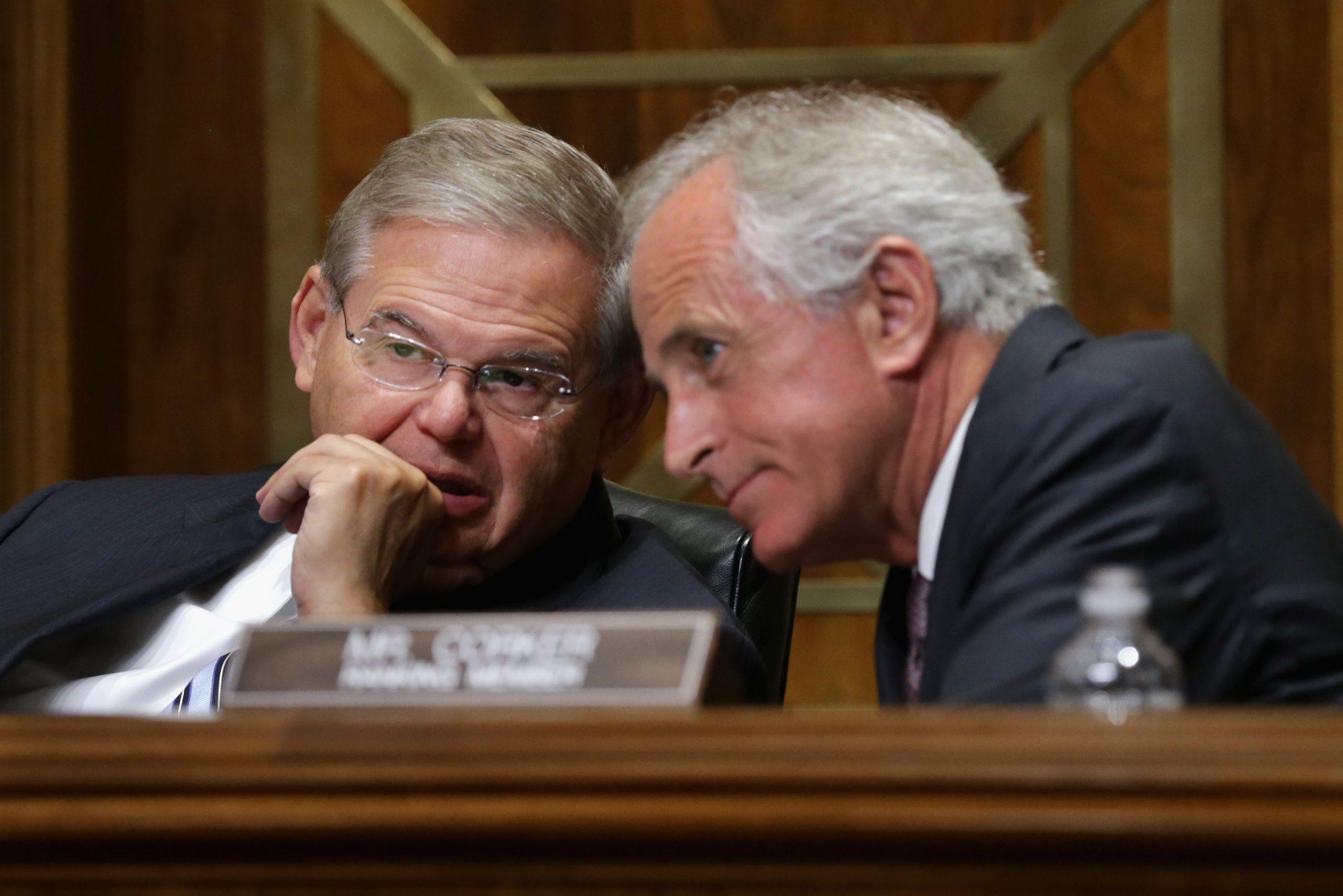 Senate panel set to approve Iran bill