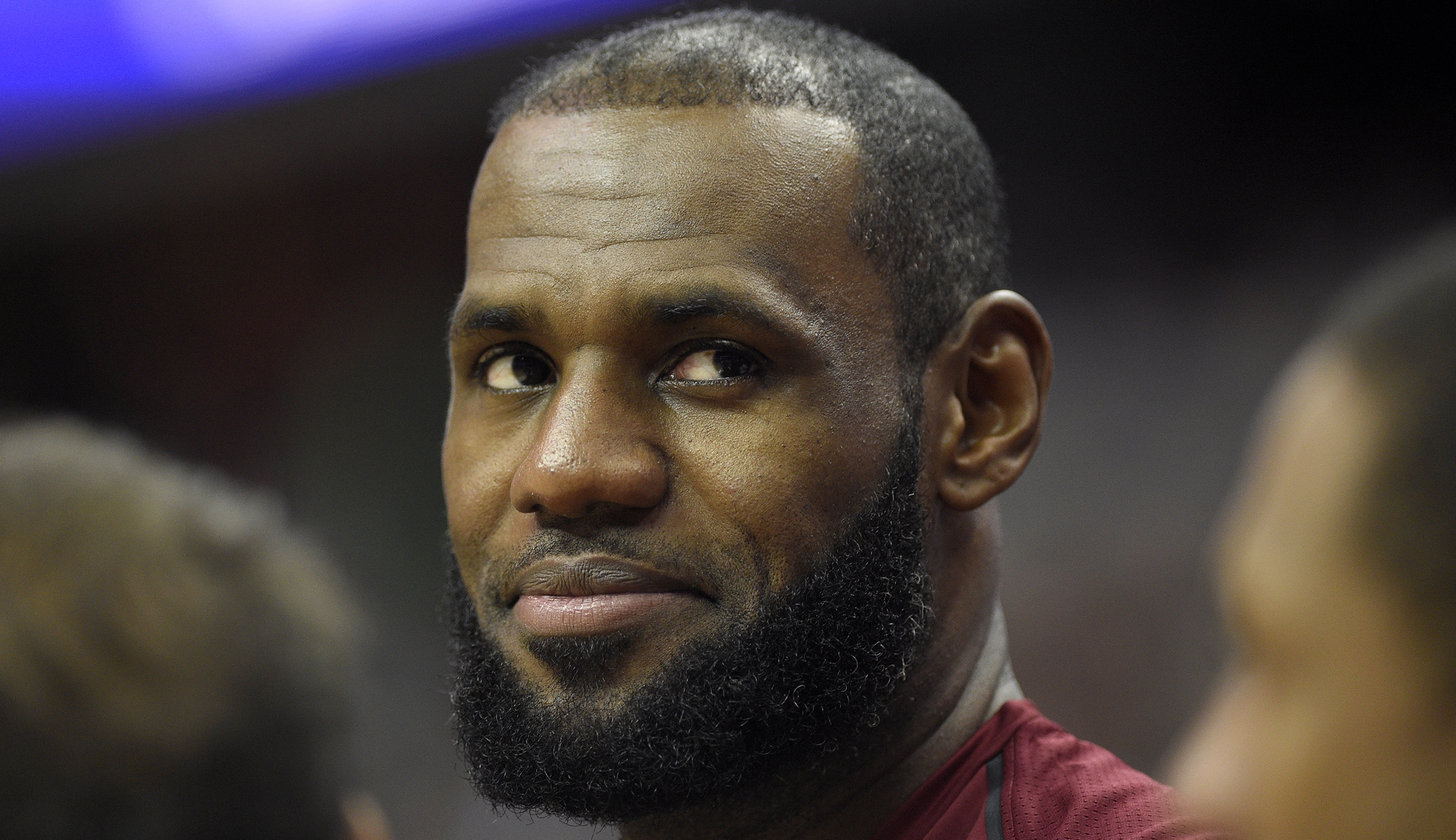 Cleveland Cavaliers link arms during national anthem, LeBron James wears ‘Equality’ shoes