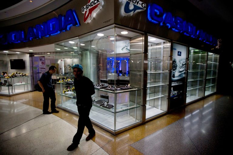 Venezuela’s economic crisis catches up with malls