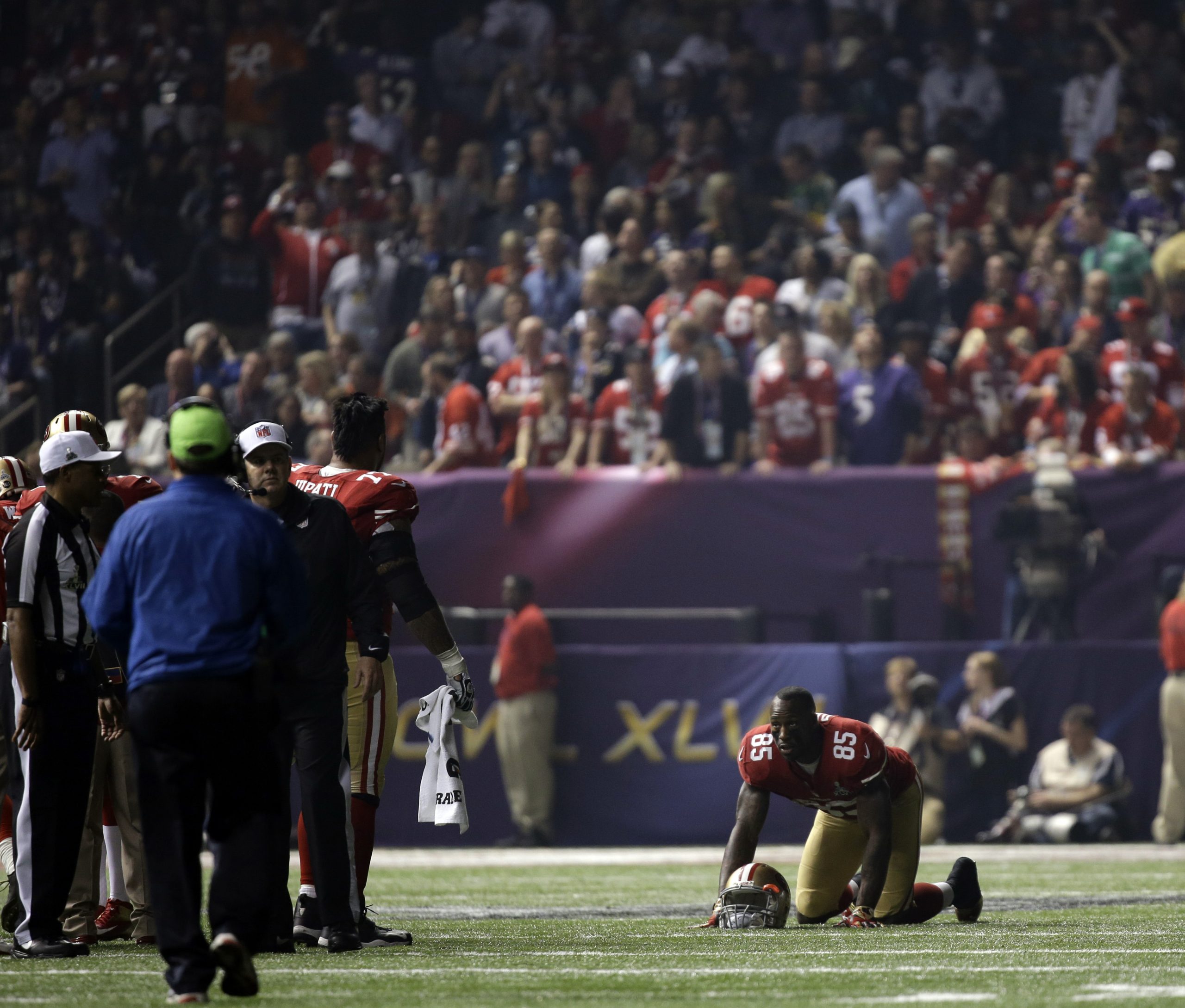Lights come back on at Super Bowl