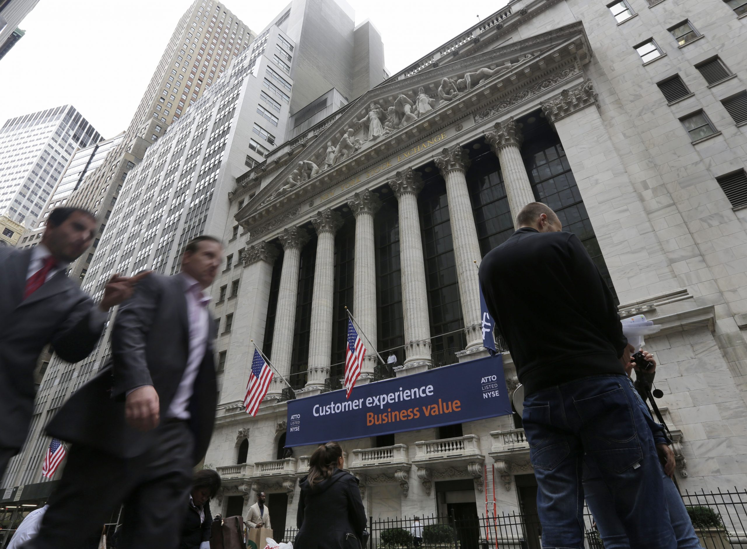 Asian stocks meander after China growth slows