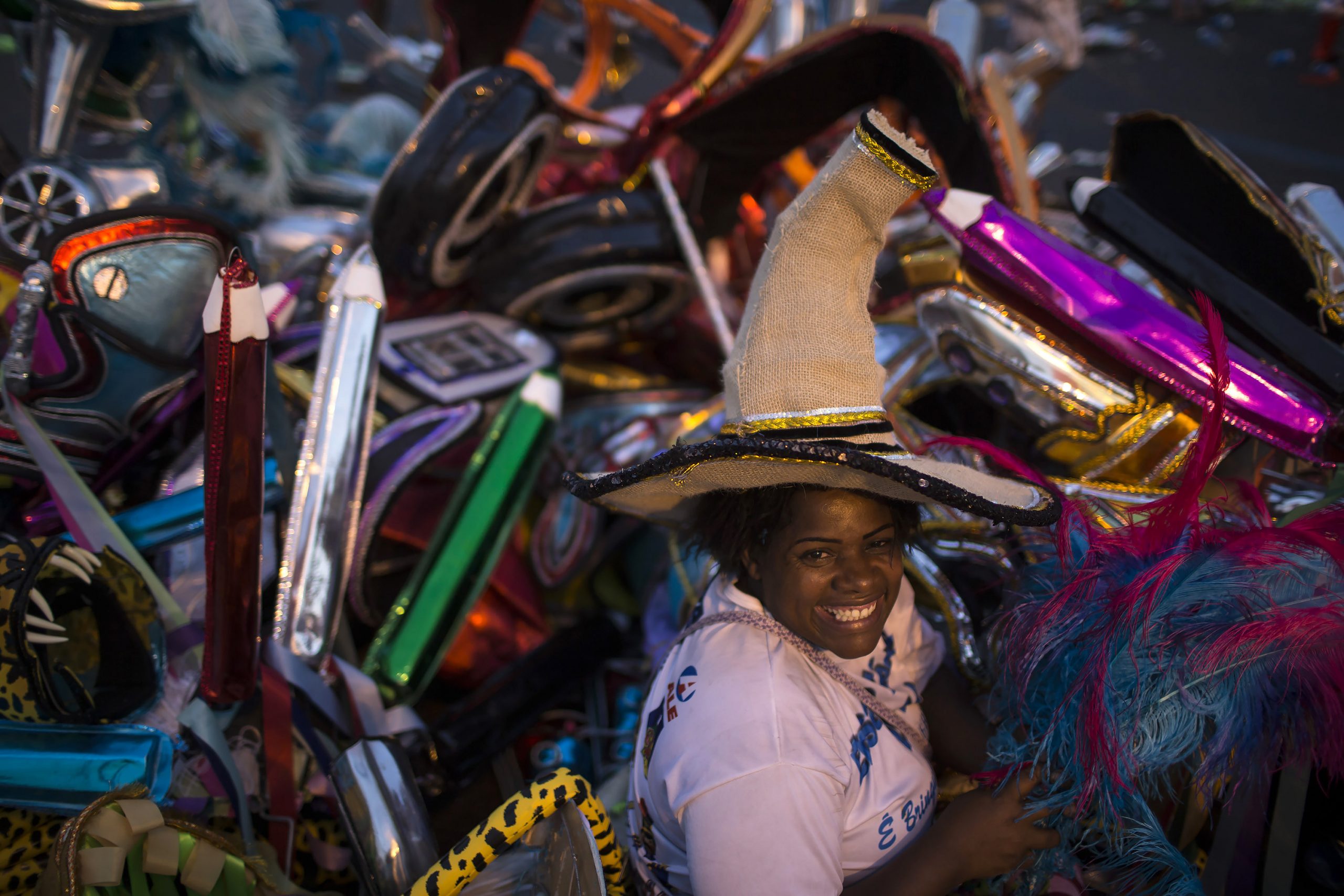 Refuse pickers give new life to Rio Carnival trash