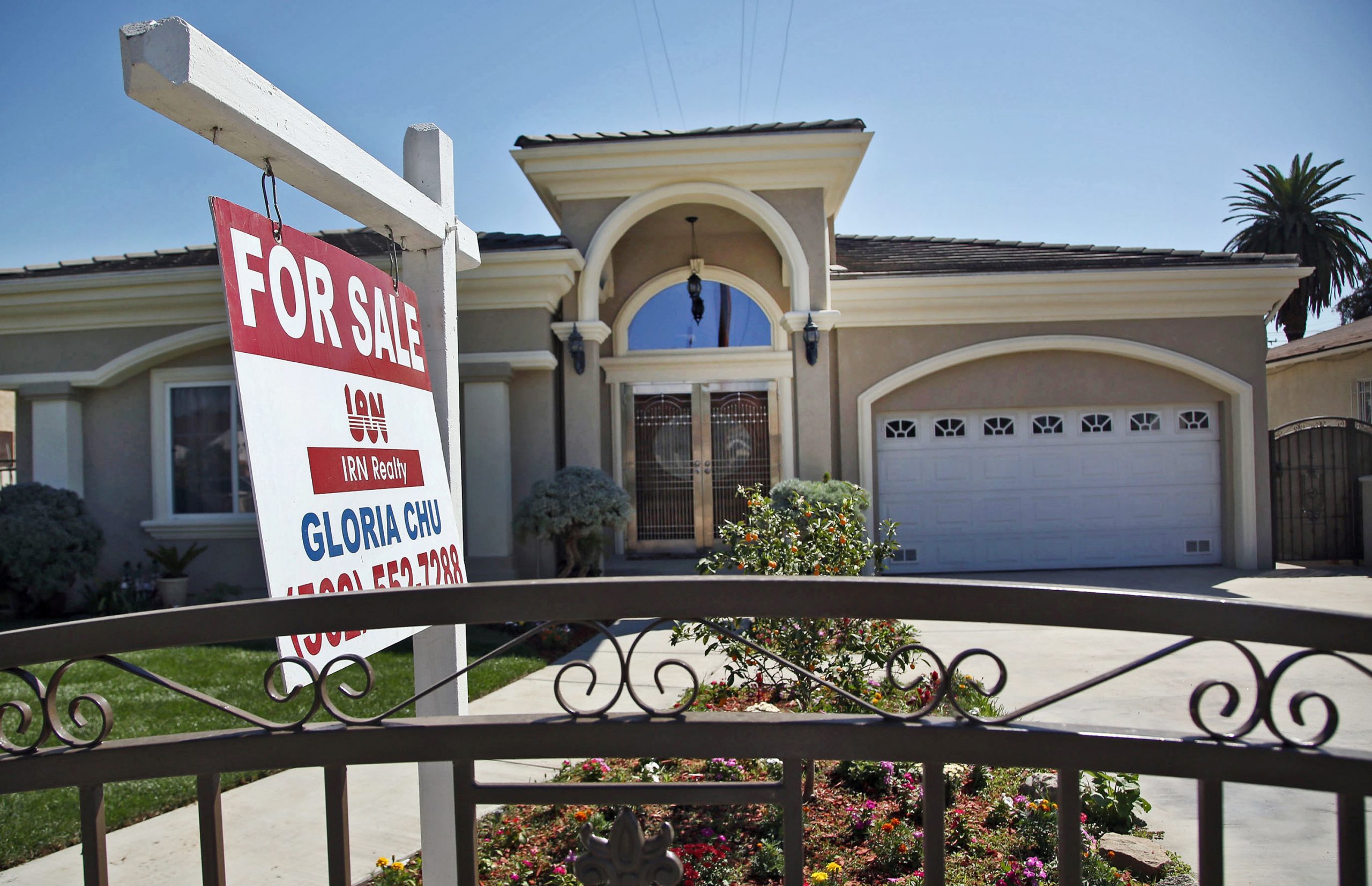 US existing home sales rise in September