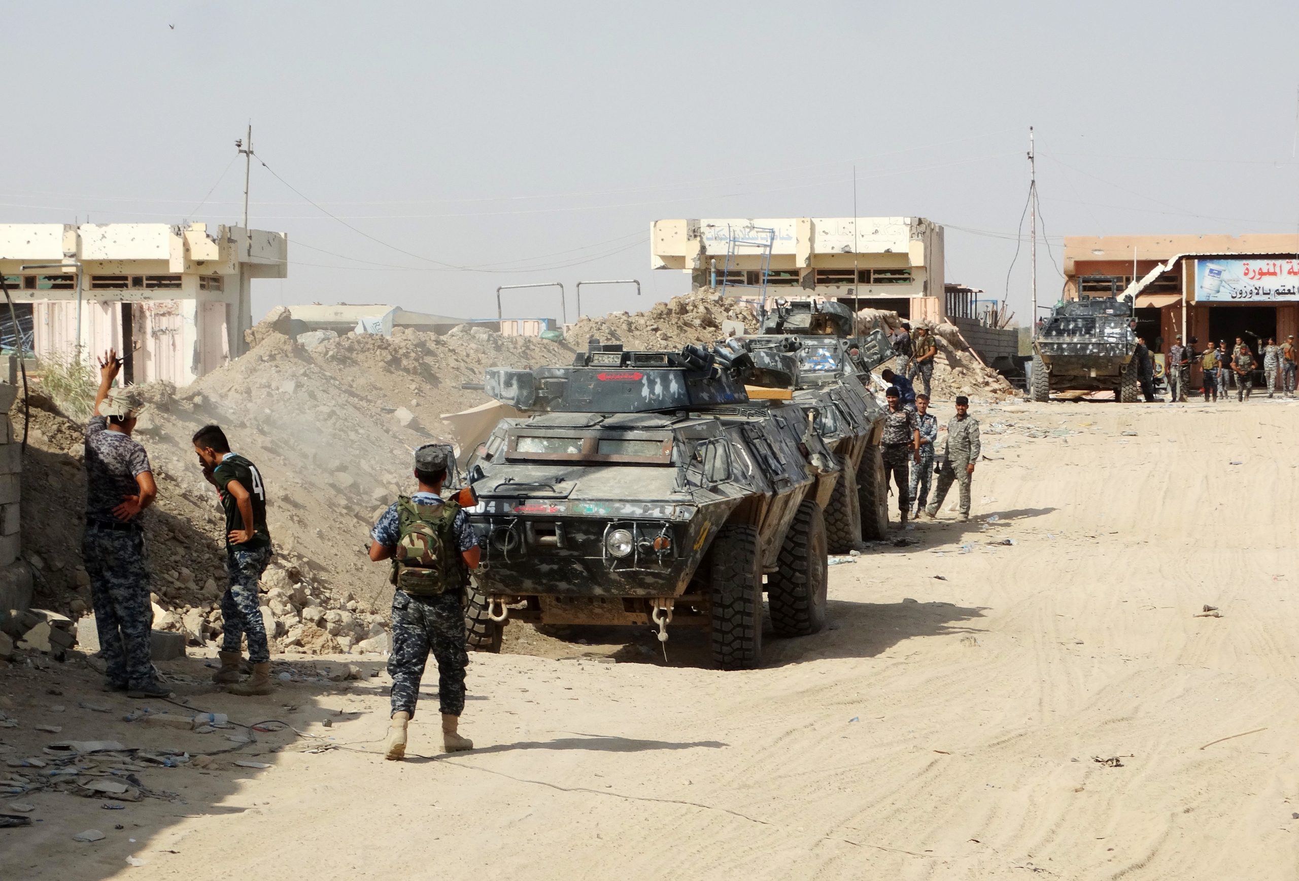 Roadside bombs bog down fight to retake Ramadi