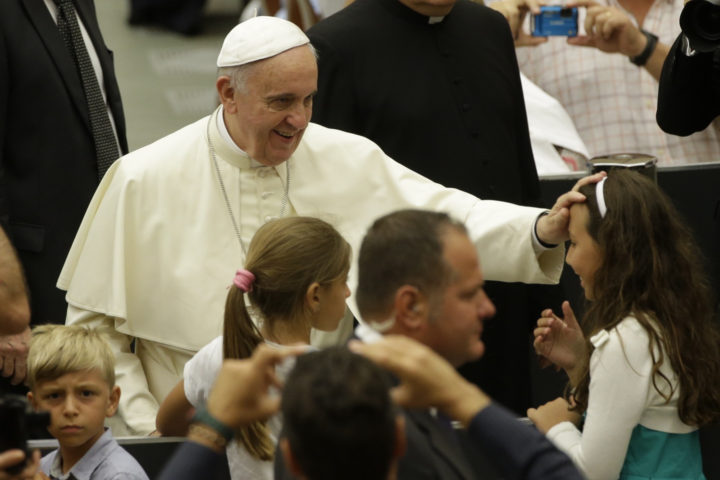 Pope to fly over China, rare chance for greetings
