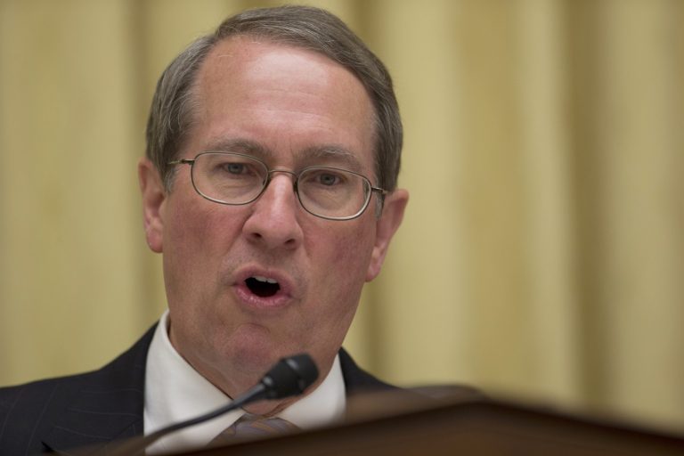 House Judiciary Committee Chairman Bob Goodlatte, R-Va., gave House Republicans an âImmigration Resource Kitâ Friday. (AP/Carolyn Kaster)