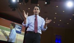 Why presidential candidates love beating up on the press