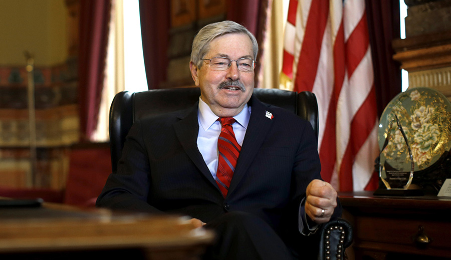 Cruz, Iowa governor trade jabs over renewable energy