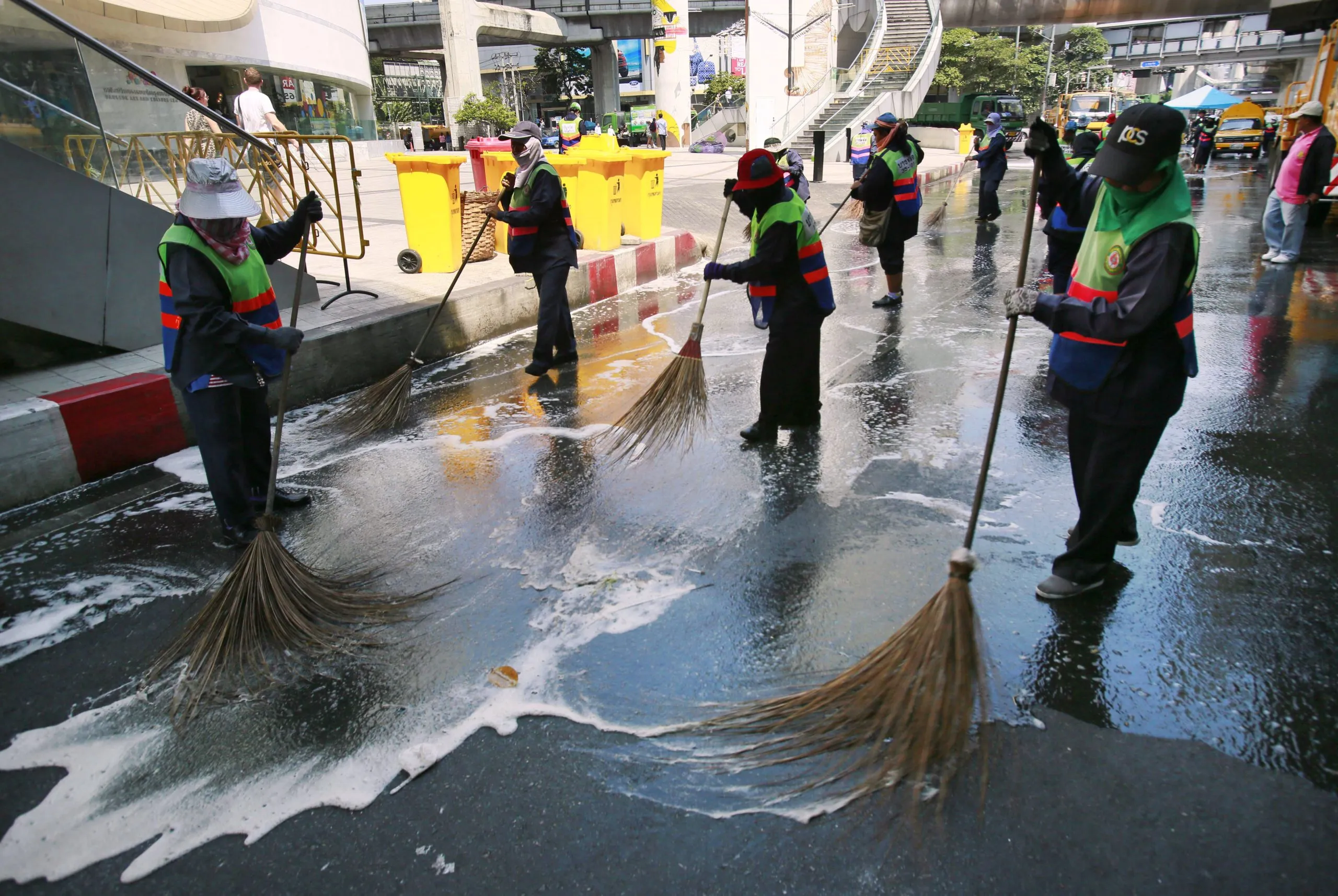 Bangkok demonstrators consolidate protest in park