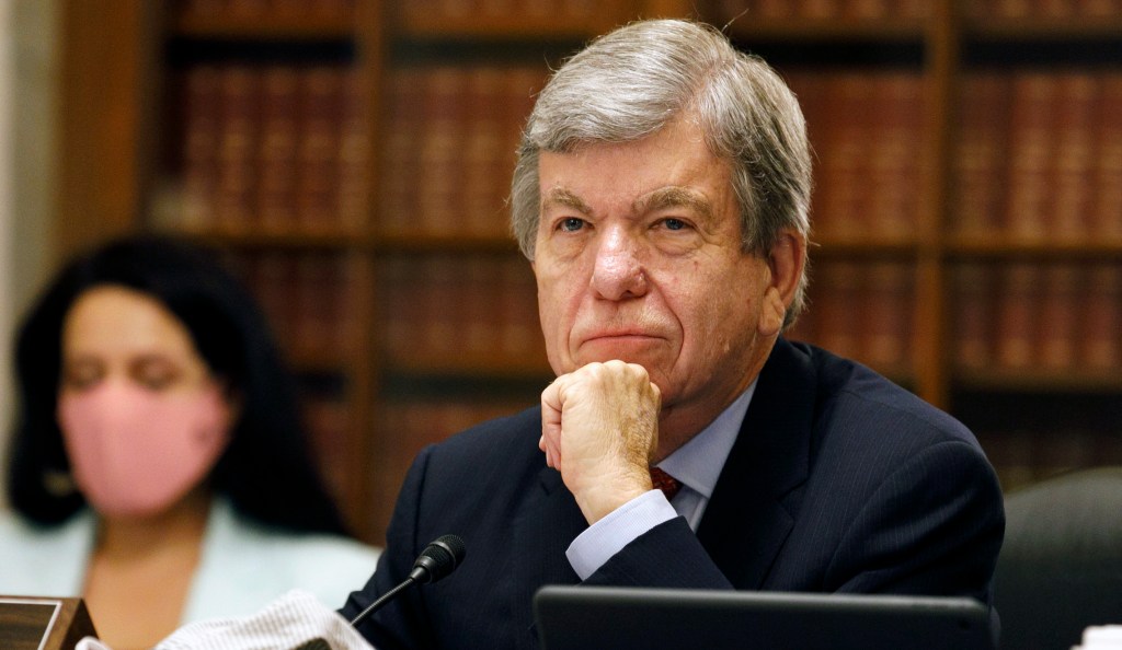 Roy Blunt kicked from GOP event over border wall emergency vote