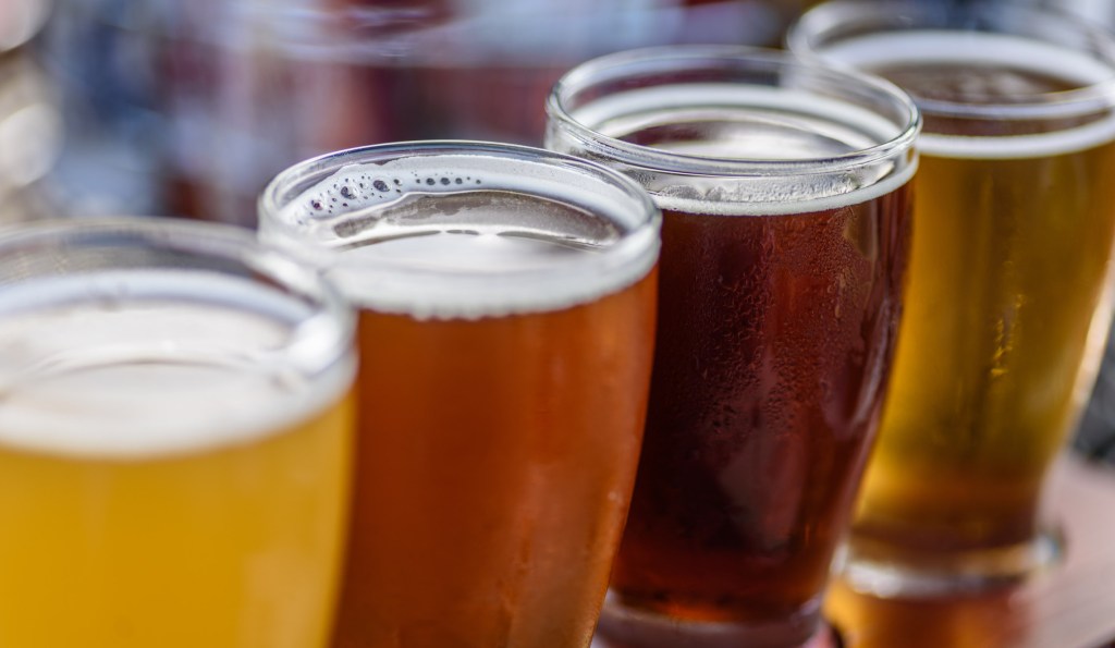 More Illinois towns considering beer delivery, pick-up from restaurants during pandemic