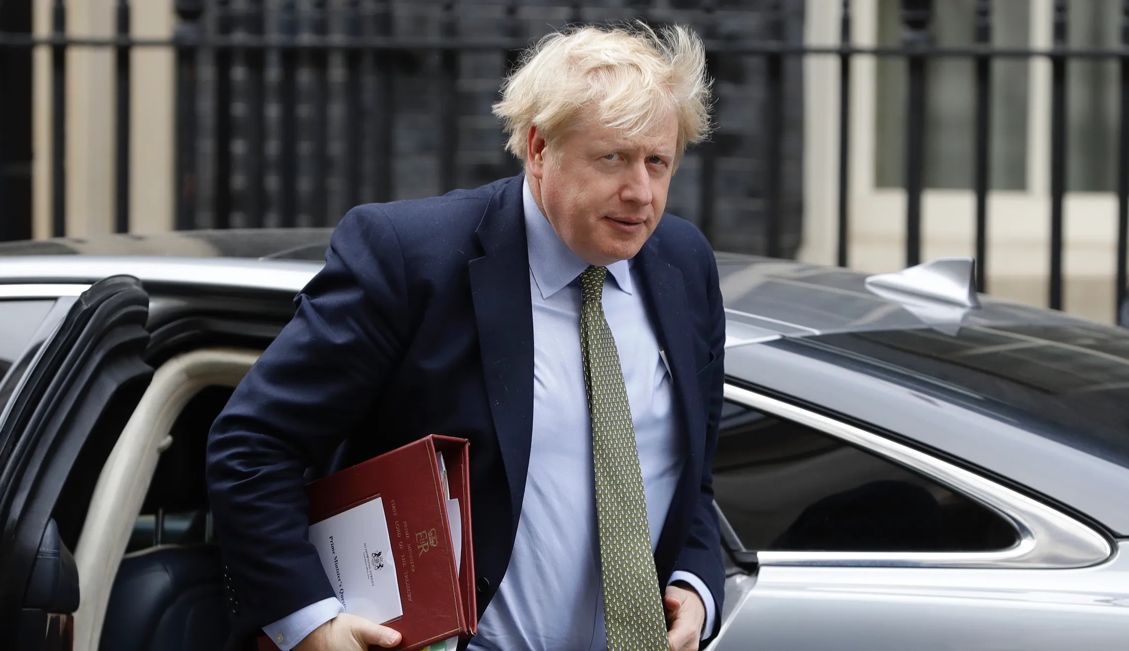 UK greenlights coronavirus vaccine for use to begin next week