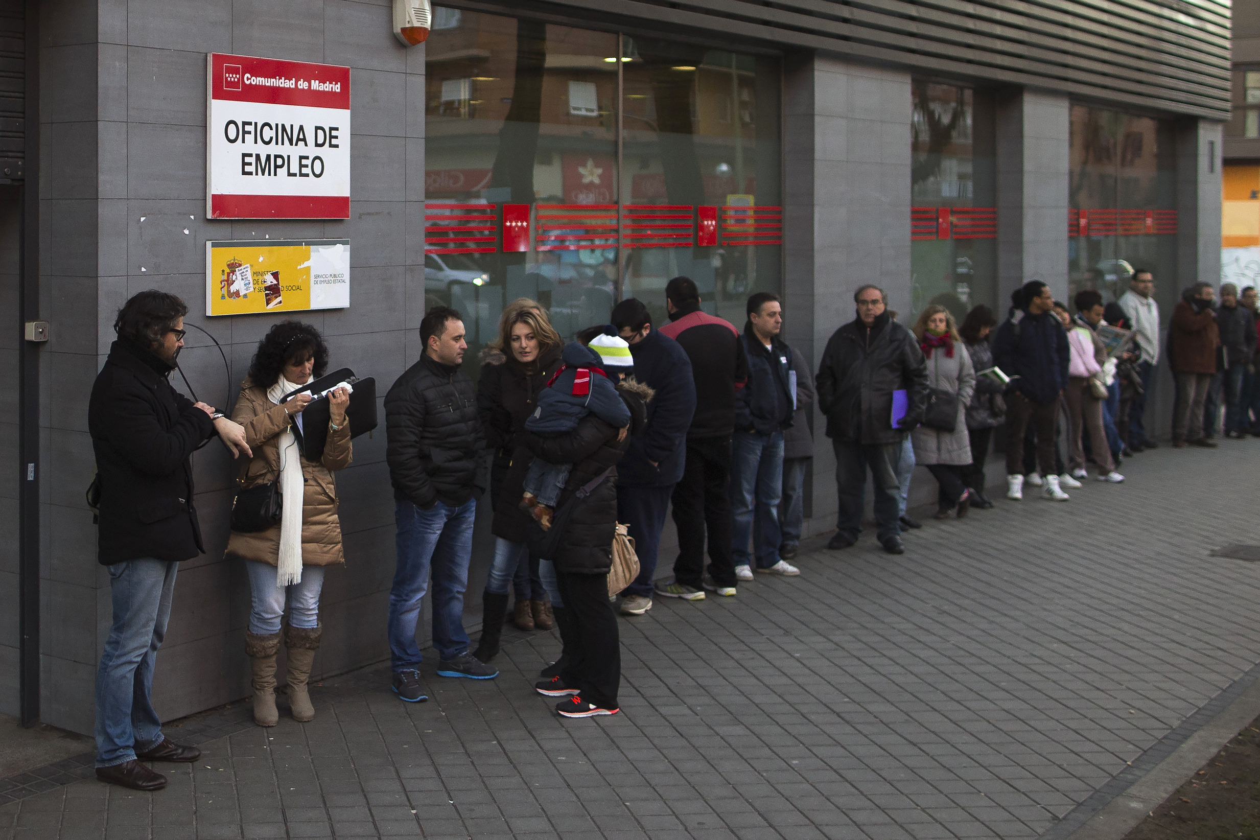 Spain jobless rate stuck at 26 pct