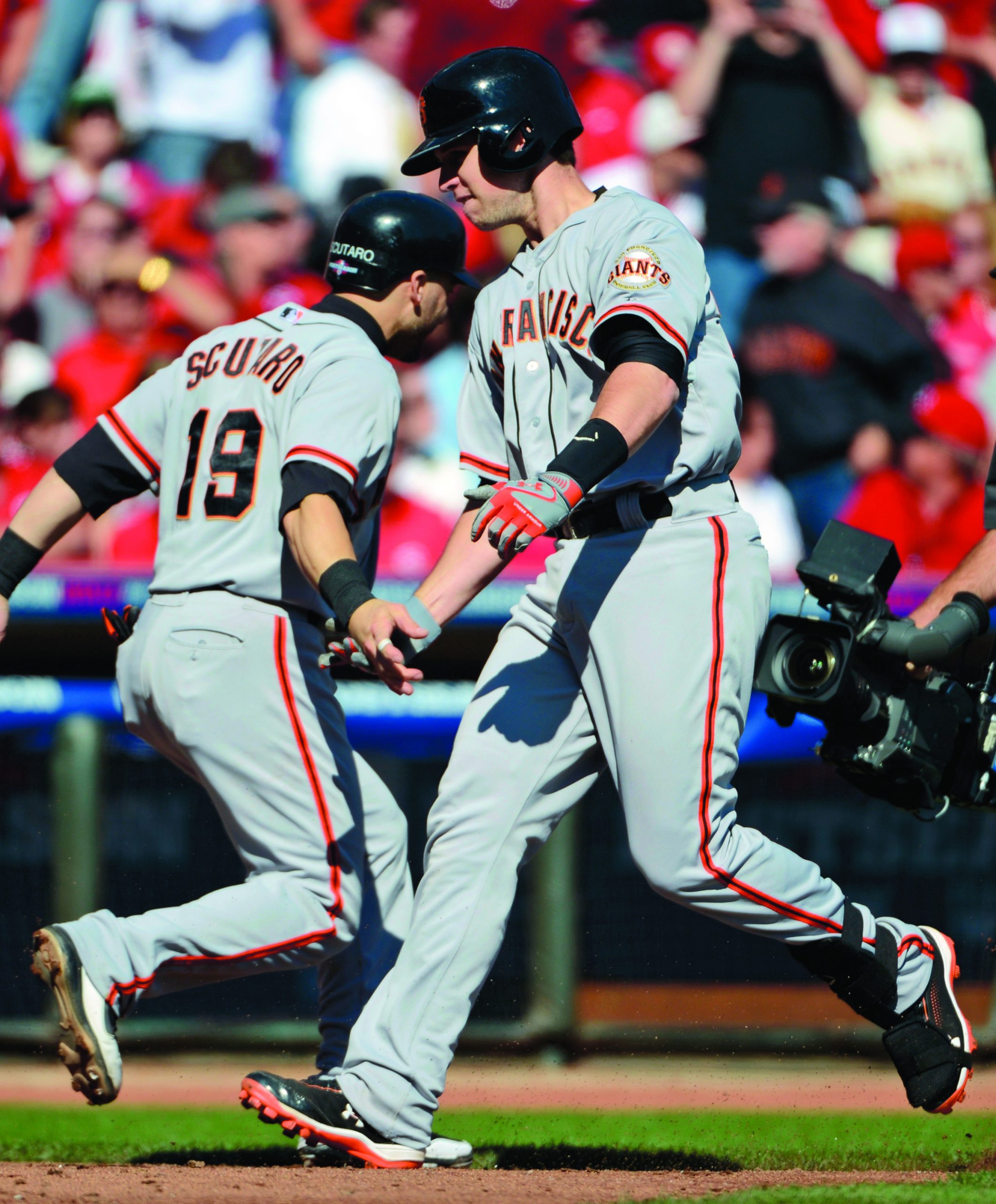 Posey’s grand slam helps Giants beat Reds to win NLDS